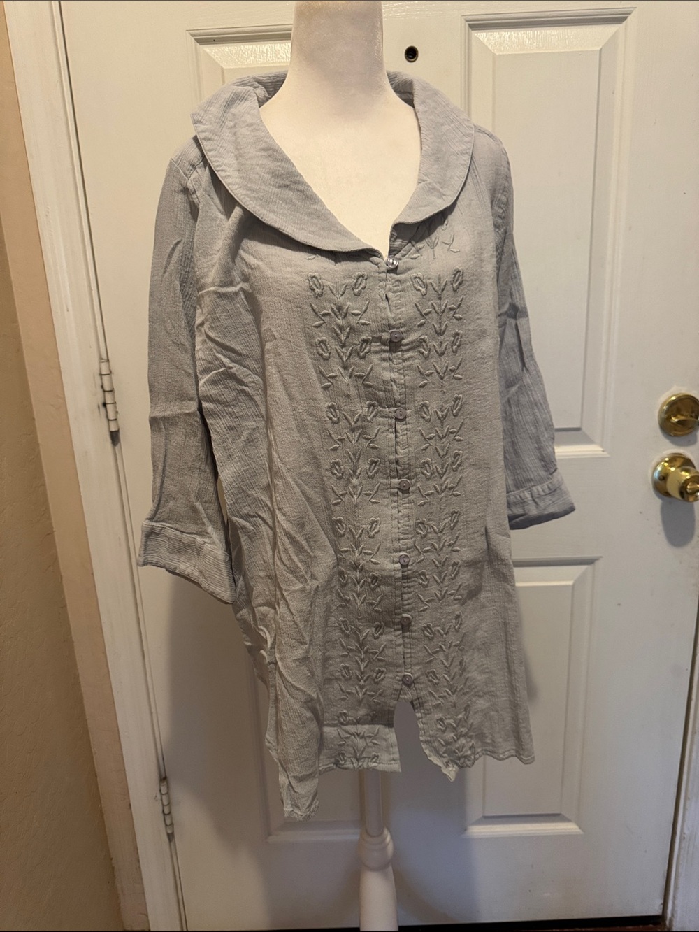 Embroidered Button-Down Tunic - Picture 3 of 9